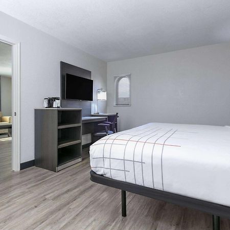 La Quinta Inn By Wyndham Dallas Uptown Екстериор снимка