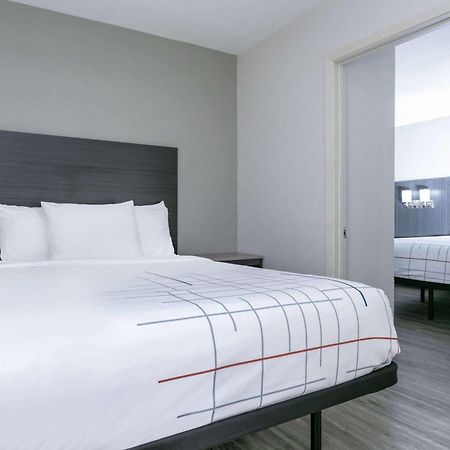 La Quinta Inn By Wyndham Dallas Uptown Екстериор снимка