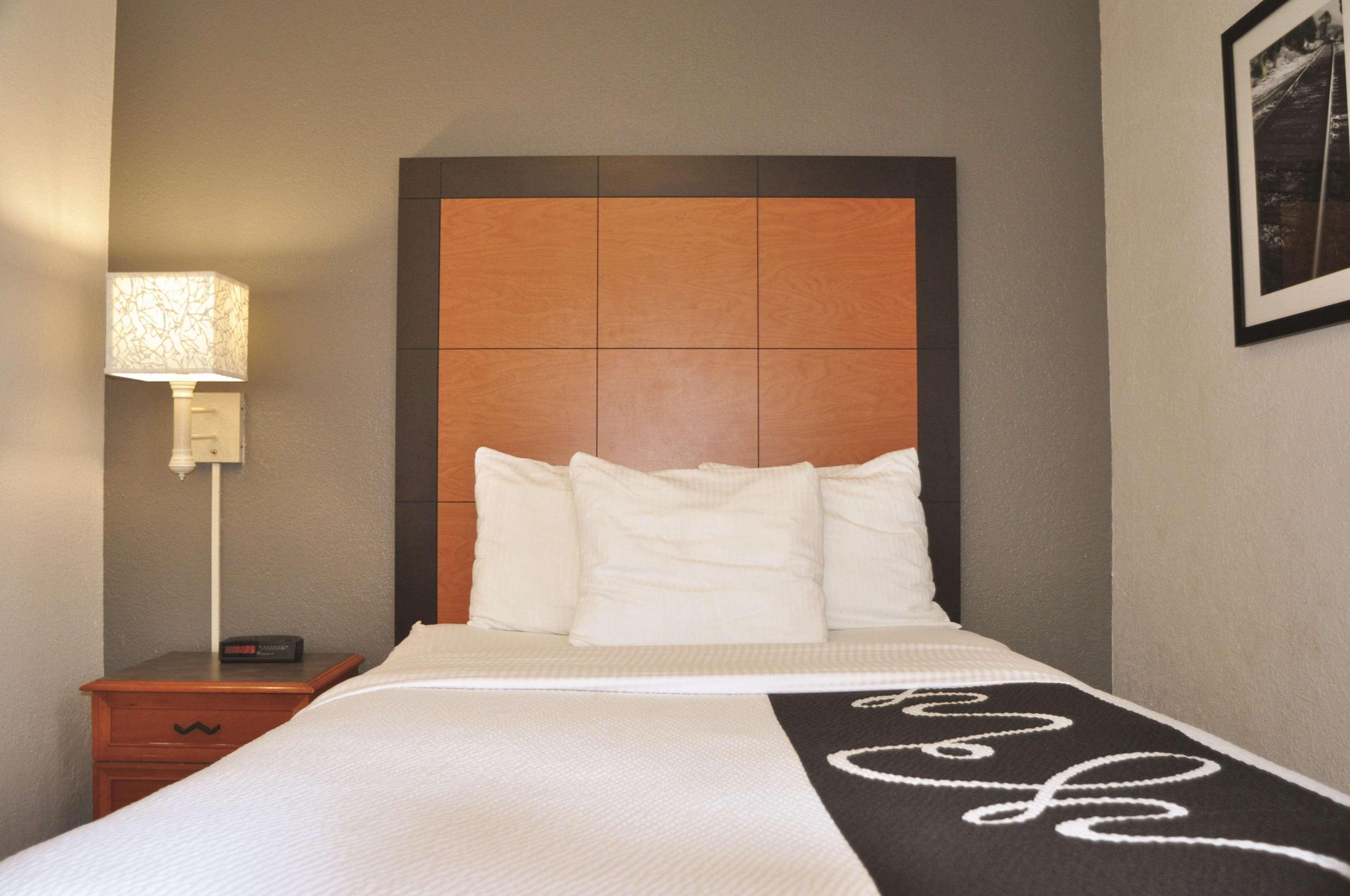 La Quinta Inn By Wyndham Dallas Uptown Екстериор снимка