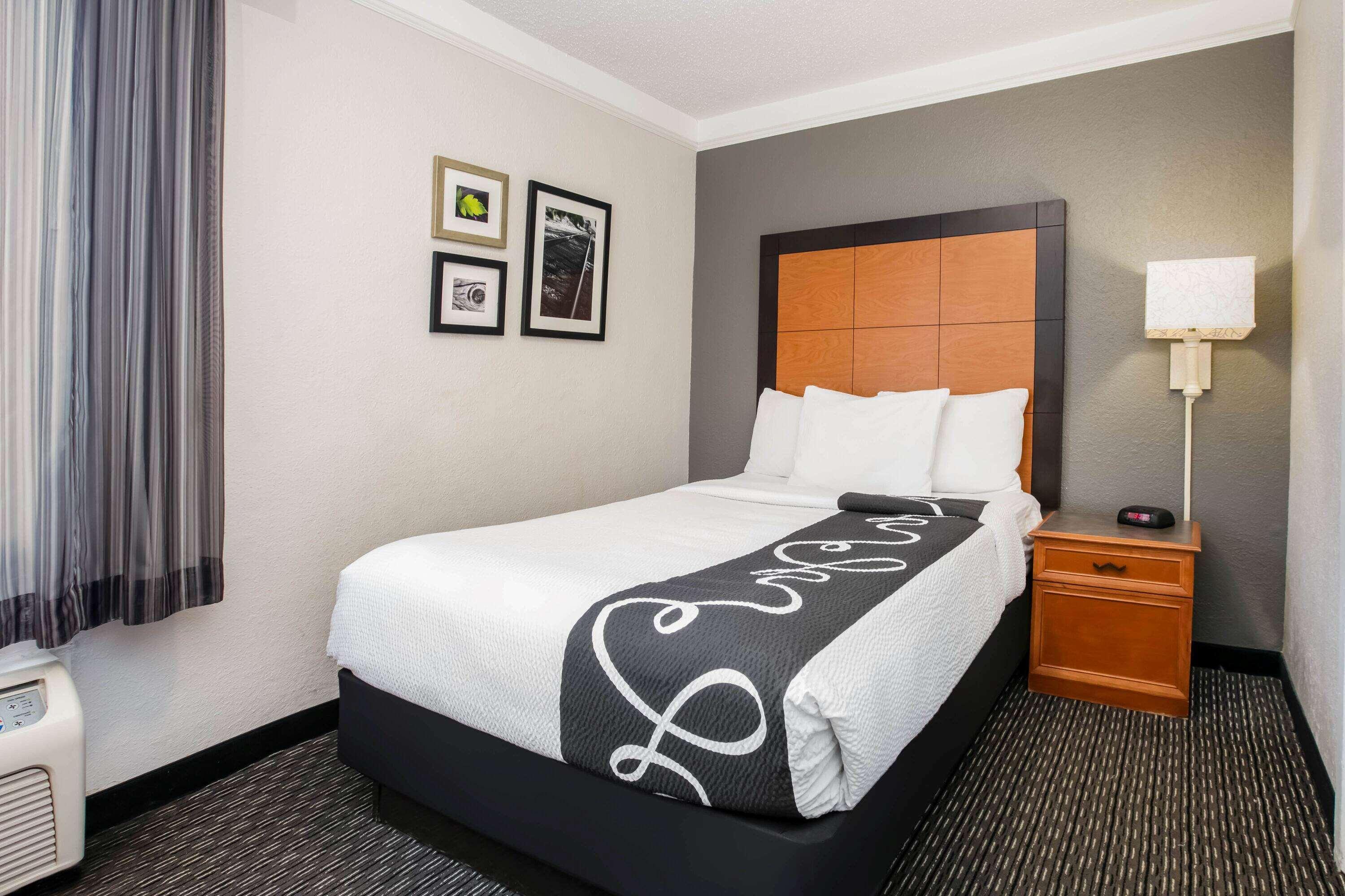 La Quinta Inn By Wyndham Dallas Uptown Екстериор снимка