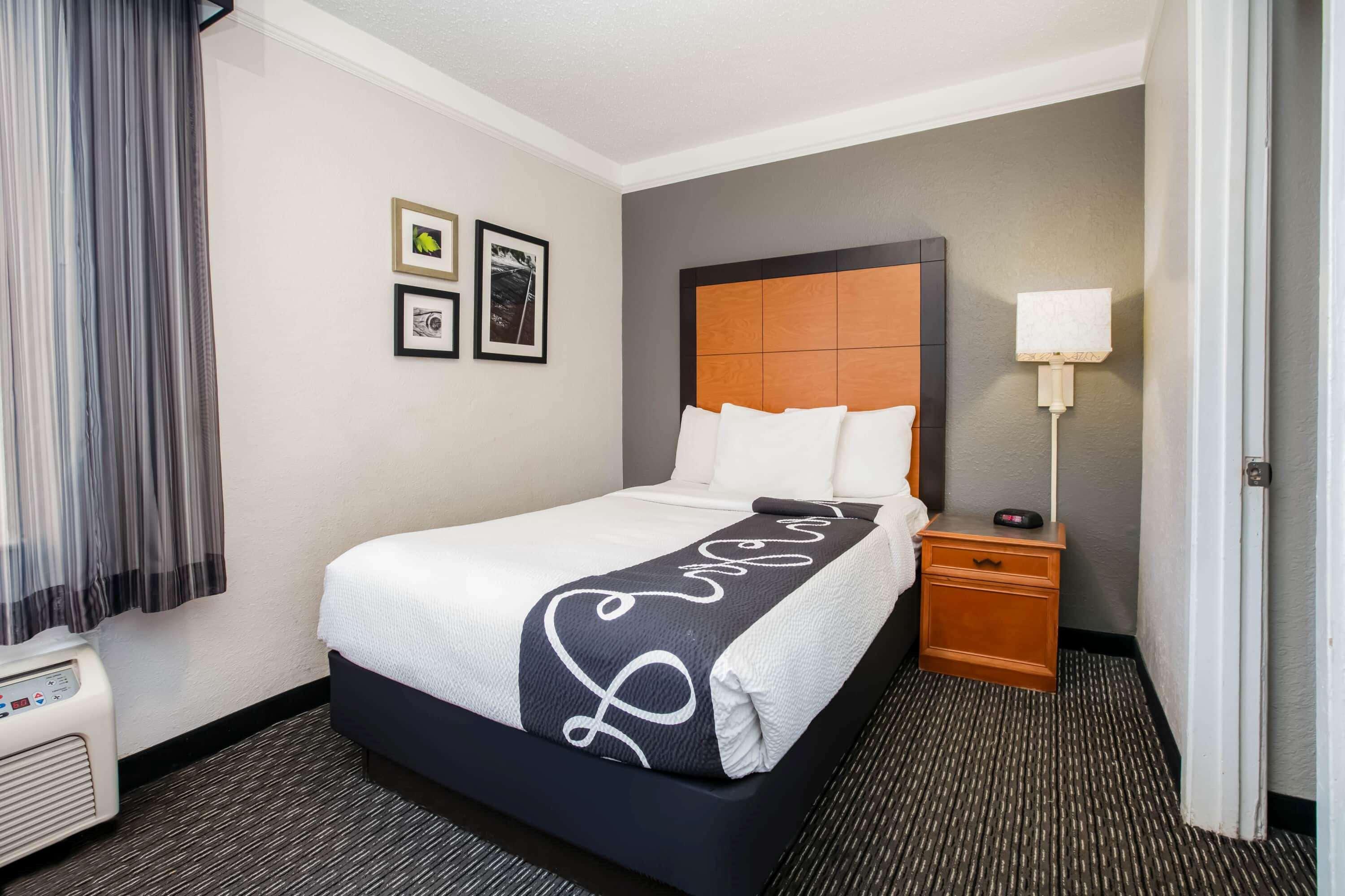 La Quinta Inn By Wyndham Dallas Uptown Екстериор снимка