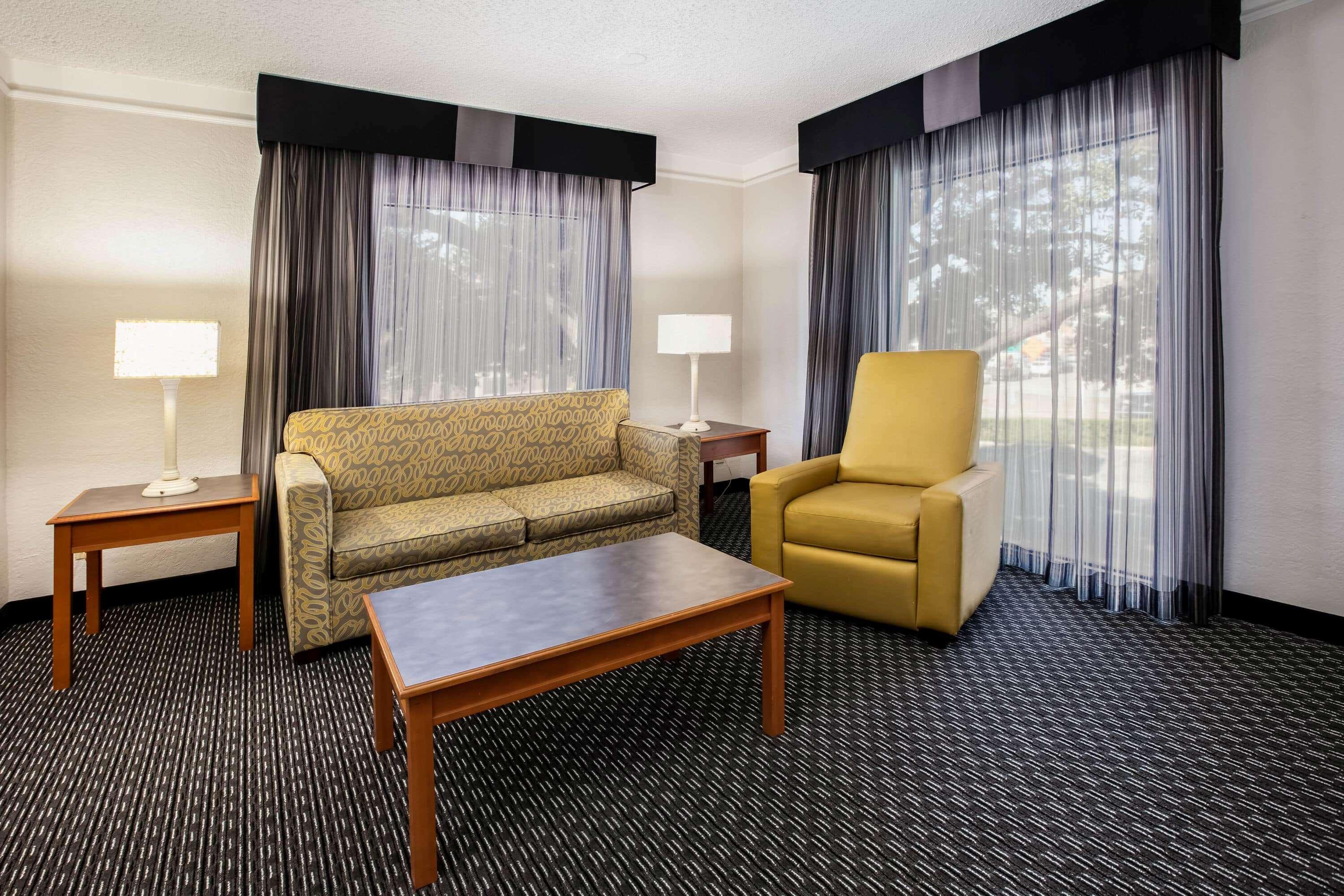 La Quinta Inn By Wyndham Dallas Uptown Екстериор снимка