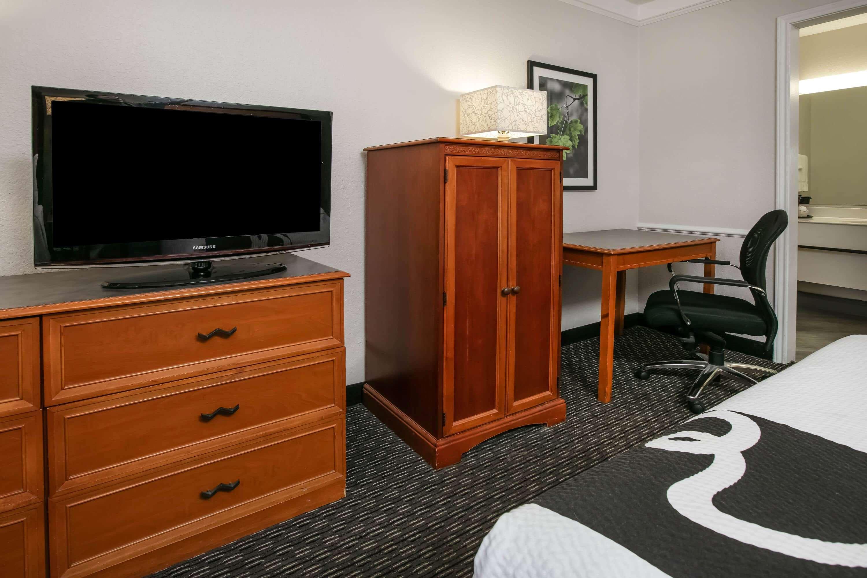 La Quinta Inn By Wyndham Dallas Uptown Екстериор снимка