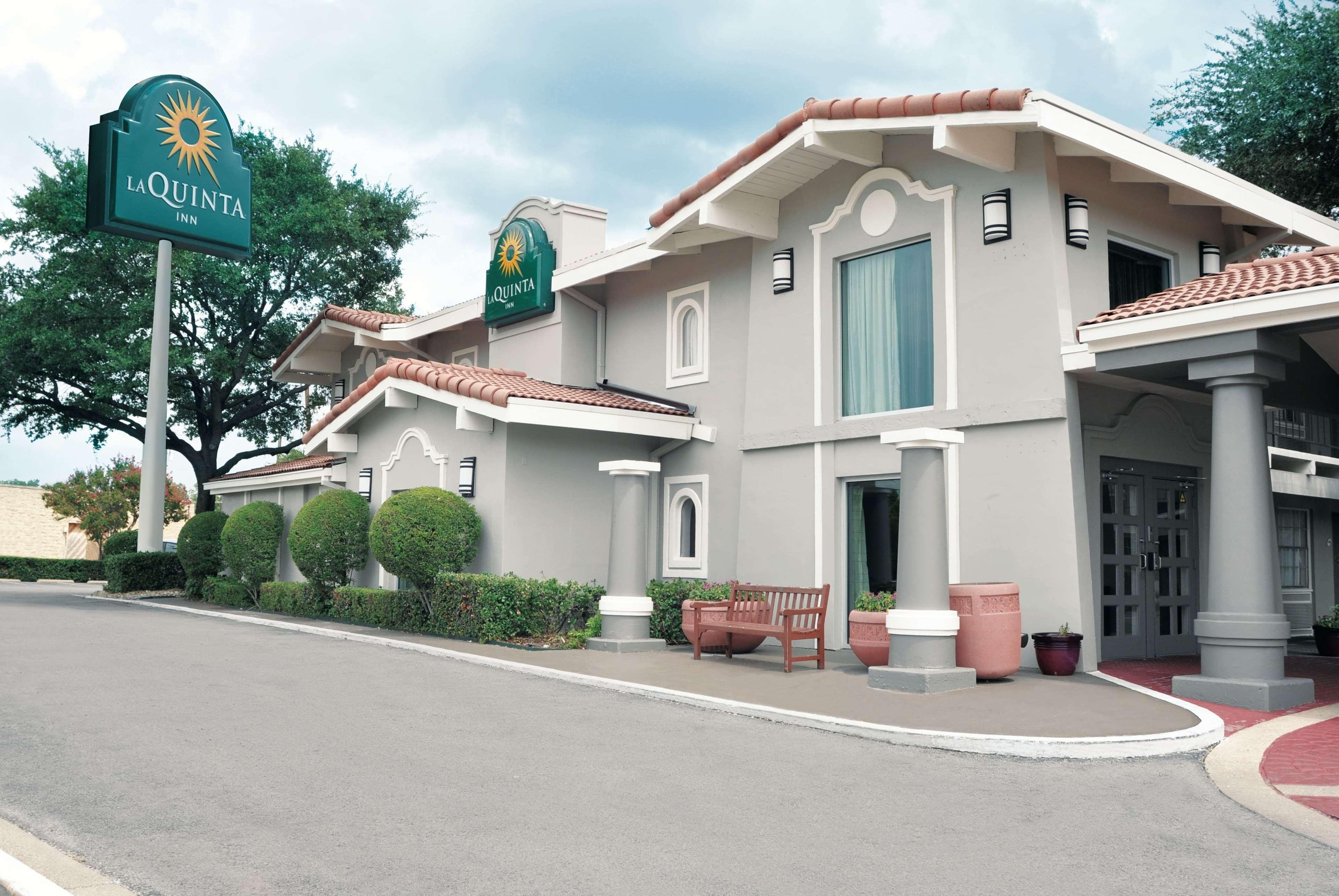 La Quinta Inn By Wyndham Dallas Uptown Екстериор снимка