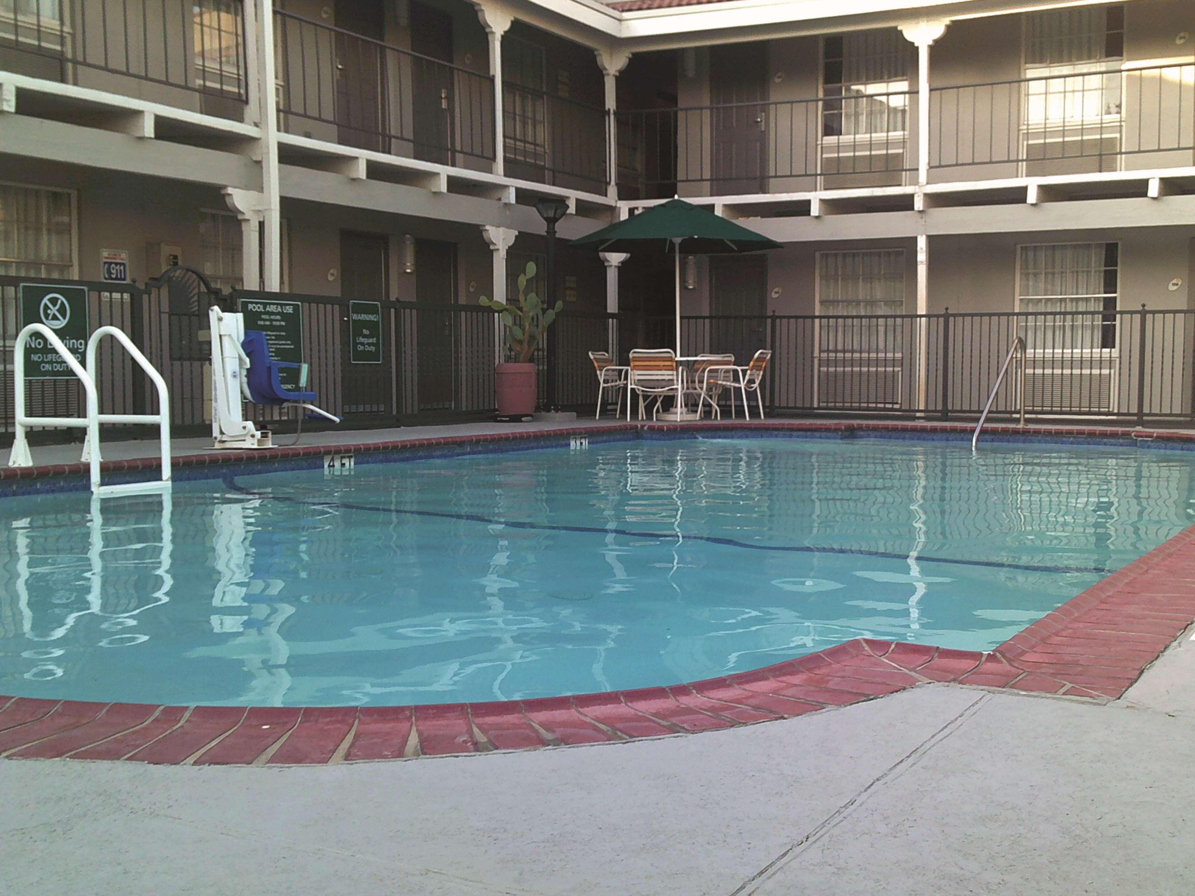 La Quinta Inn By Wyndham Dallas Uptown Екстериор снимка