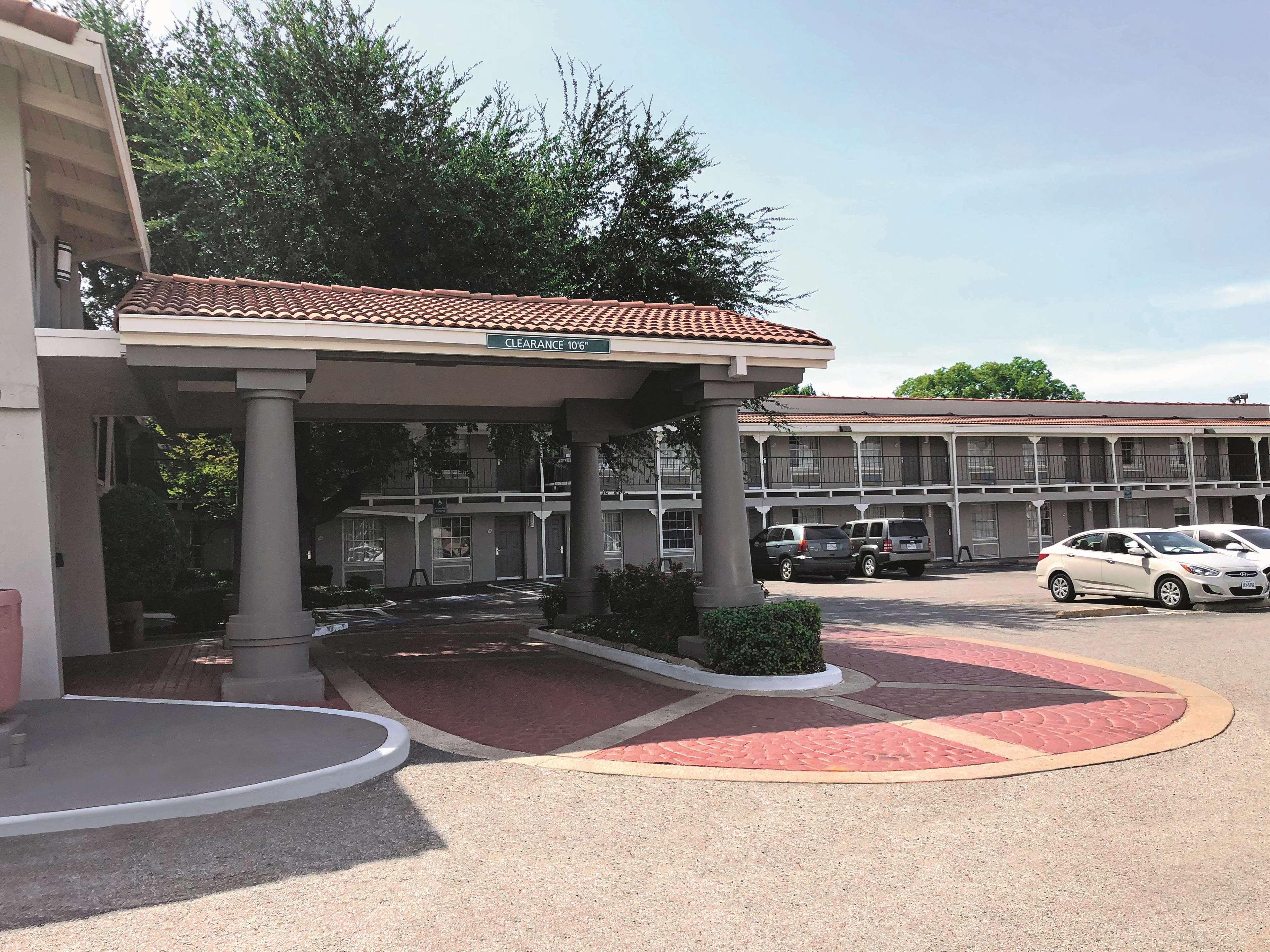 La Quinta Inn By Wyndham Dallas Uptown Екстериор снимка