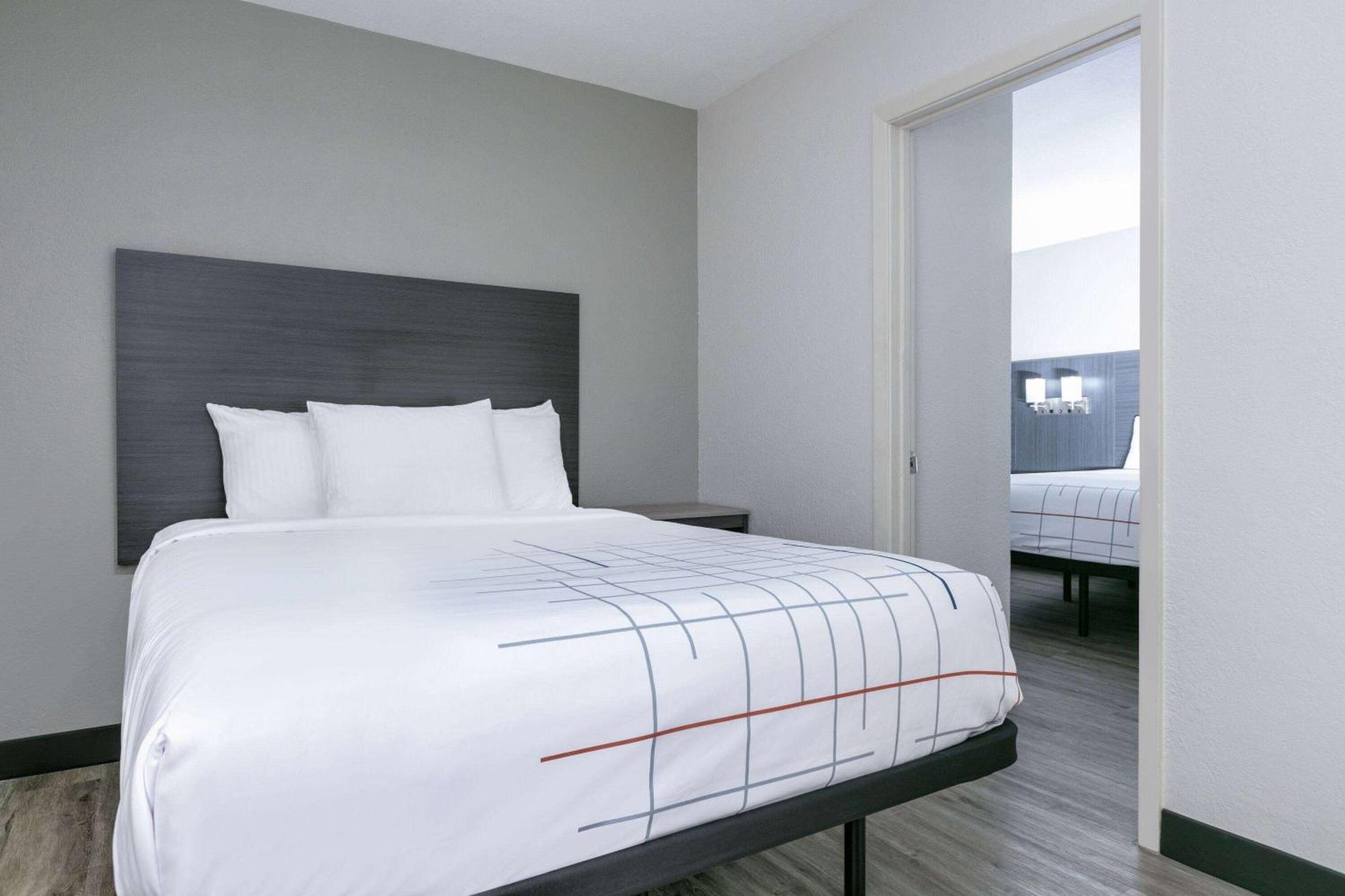 La Quinta Inn By Wyndham Dallas Uptown Екстериор снимка