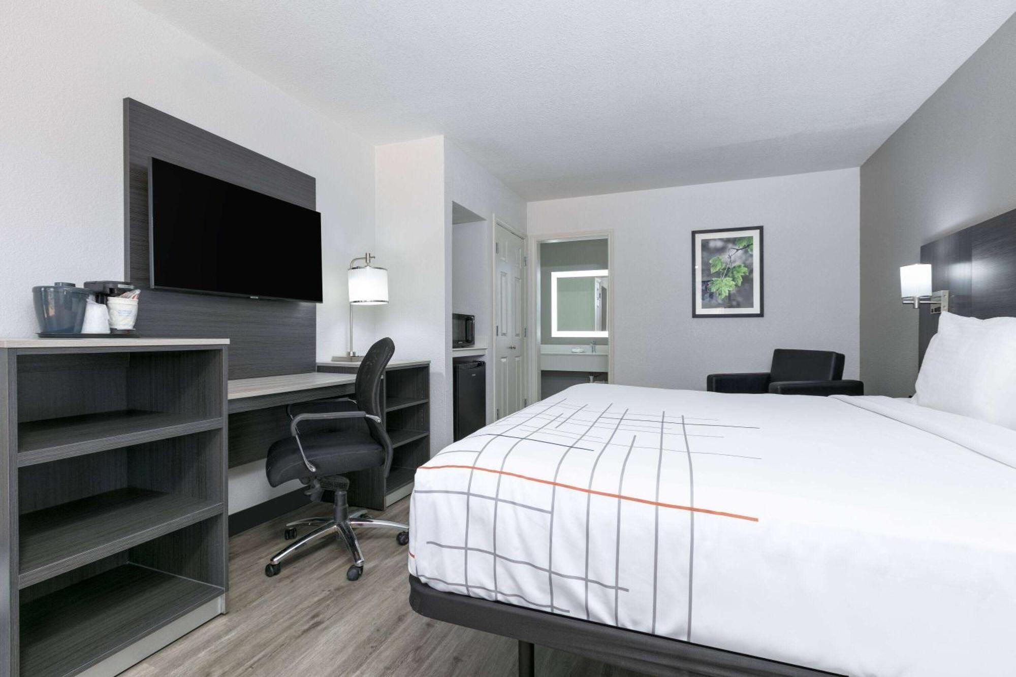 La Quinta Inn By Wyndham Dallas Uptown Екстериор снимка