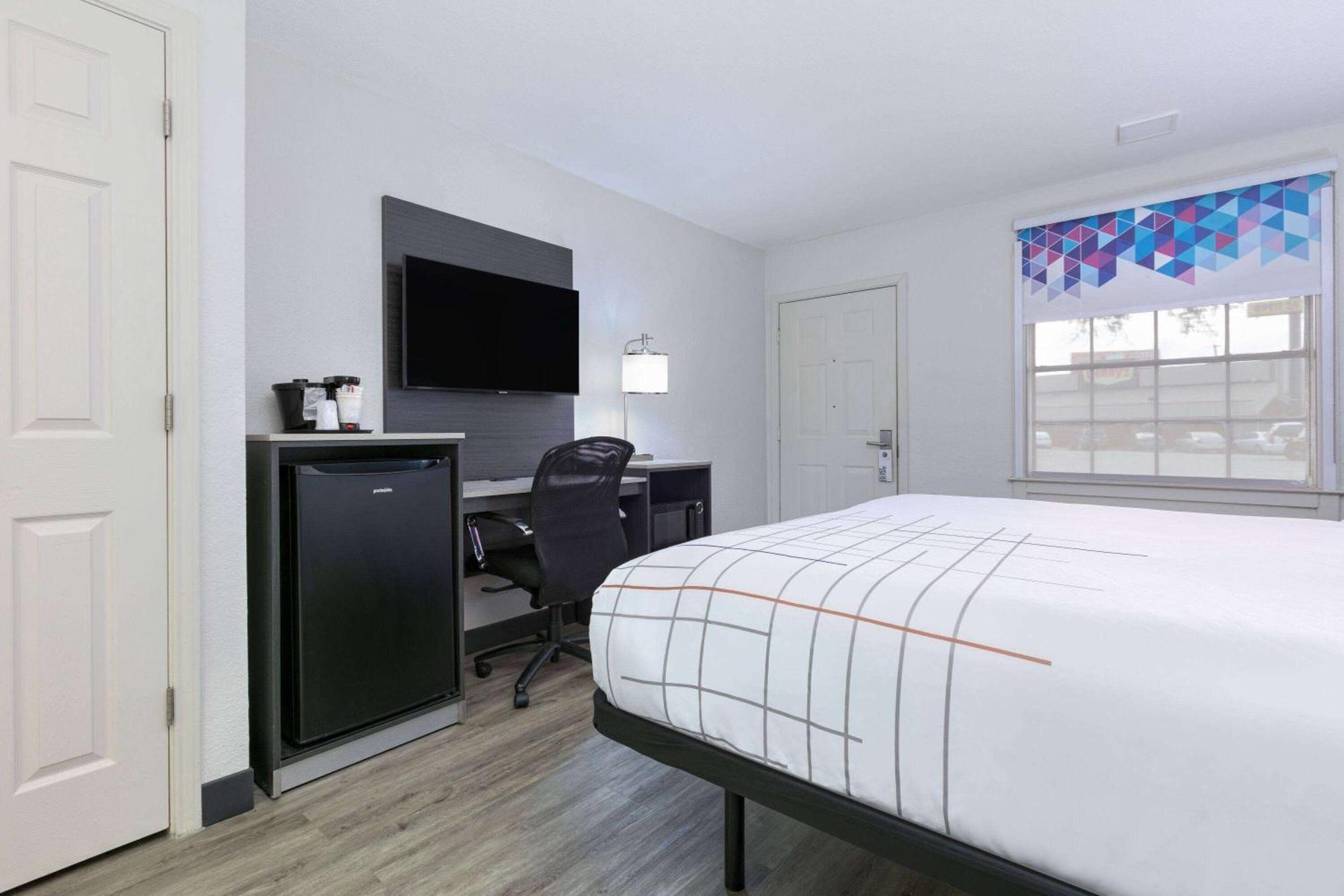 La Quinta Inn By Wyndham Dallas Uptown Екстериор снимка