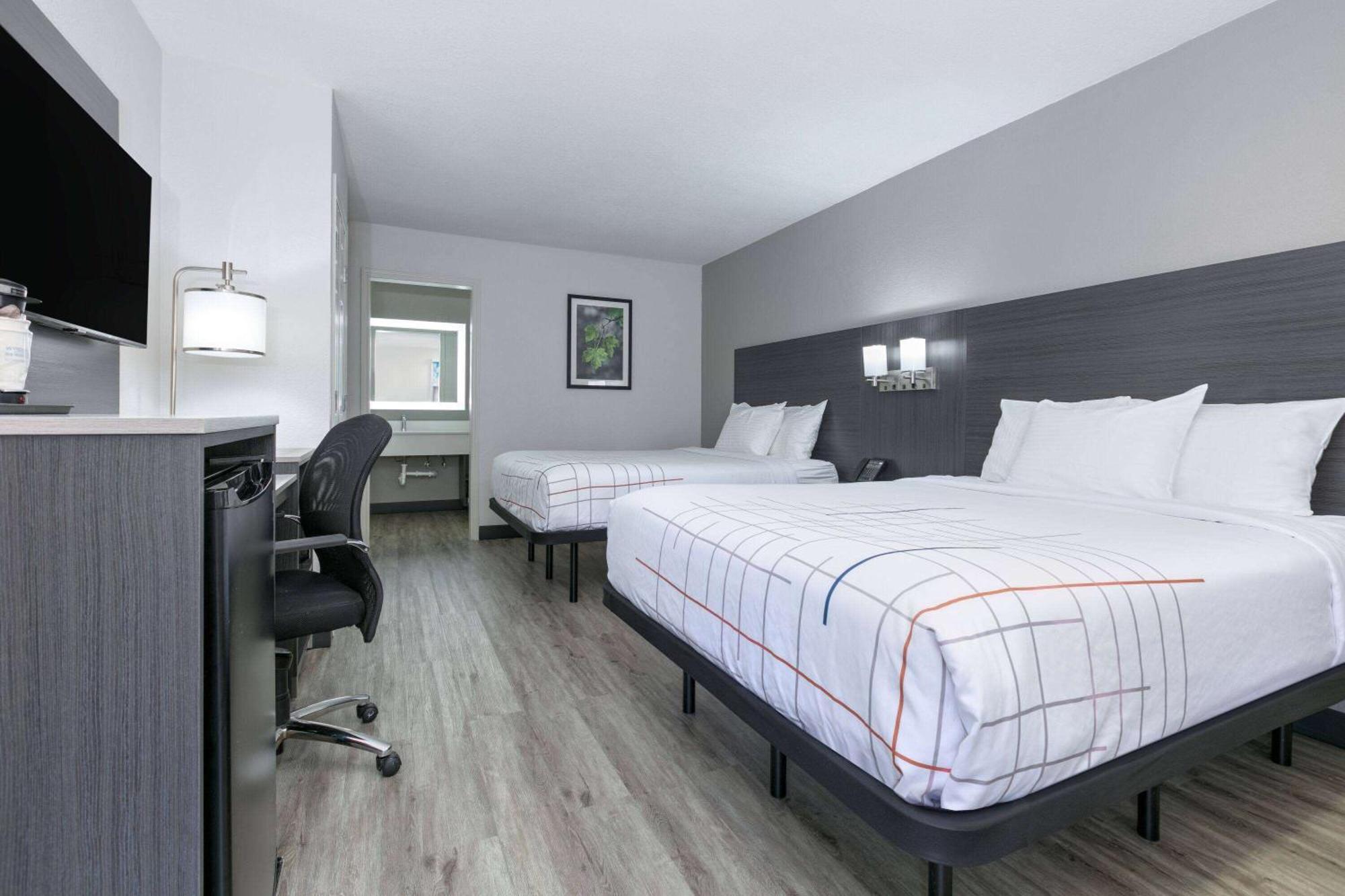 La Quinta Inn By Wyndham Dallas Uptown Екстериор снимка