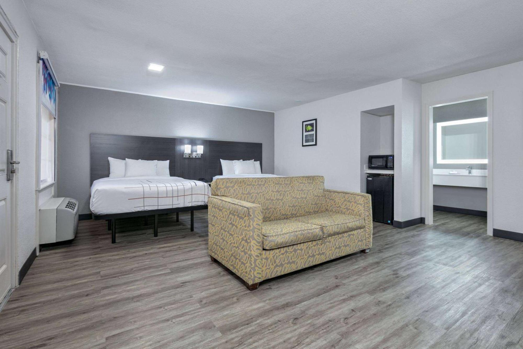 La Quinta Inn By Wyndham Dallas Uptown Екстериор снимка