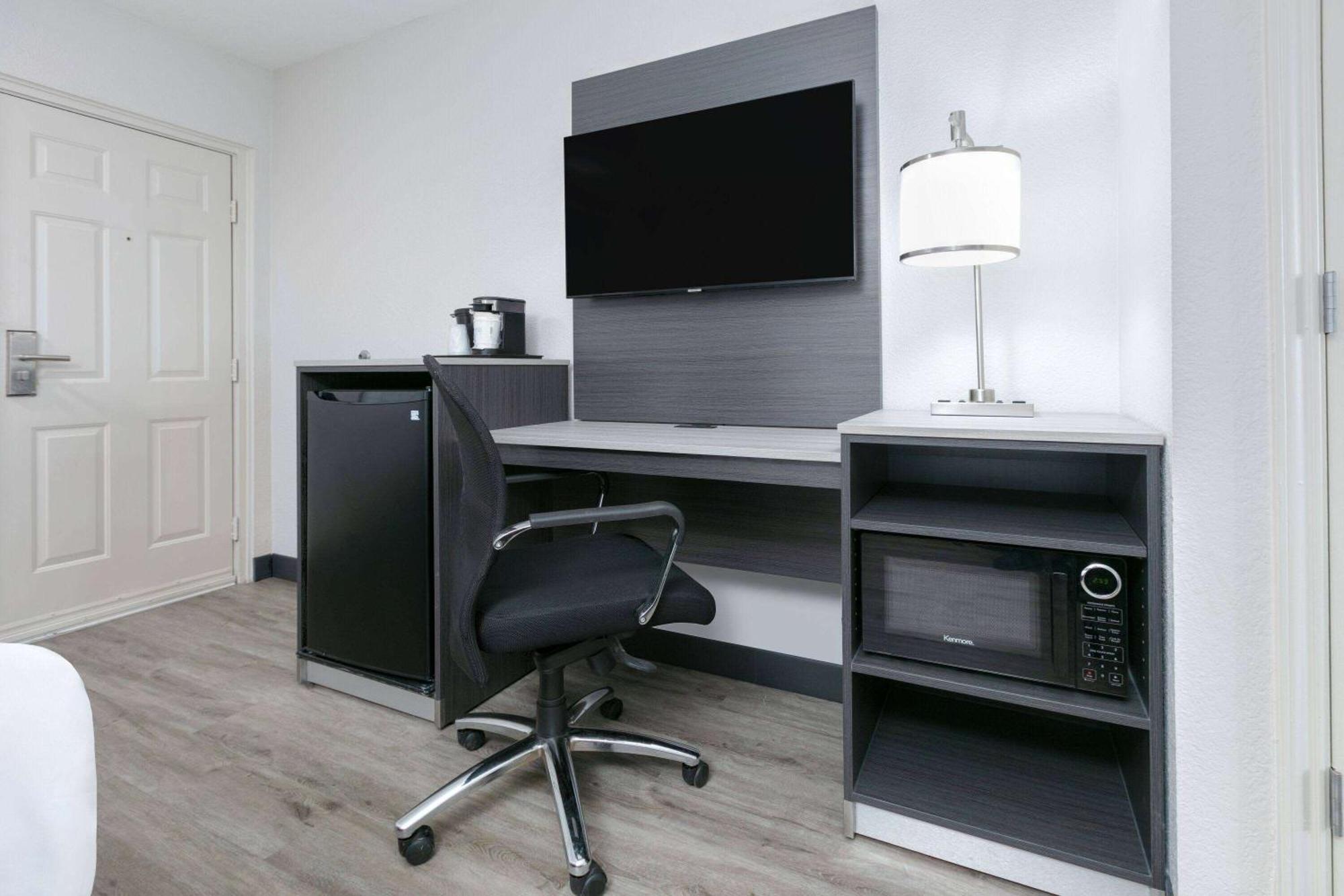 La Quinta Inn By Wyndham Dallas Uptown Екстериор снимка
