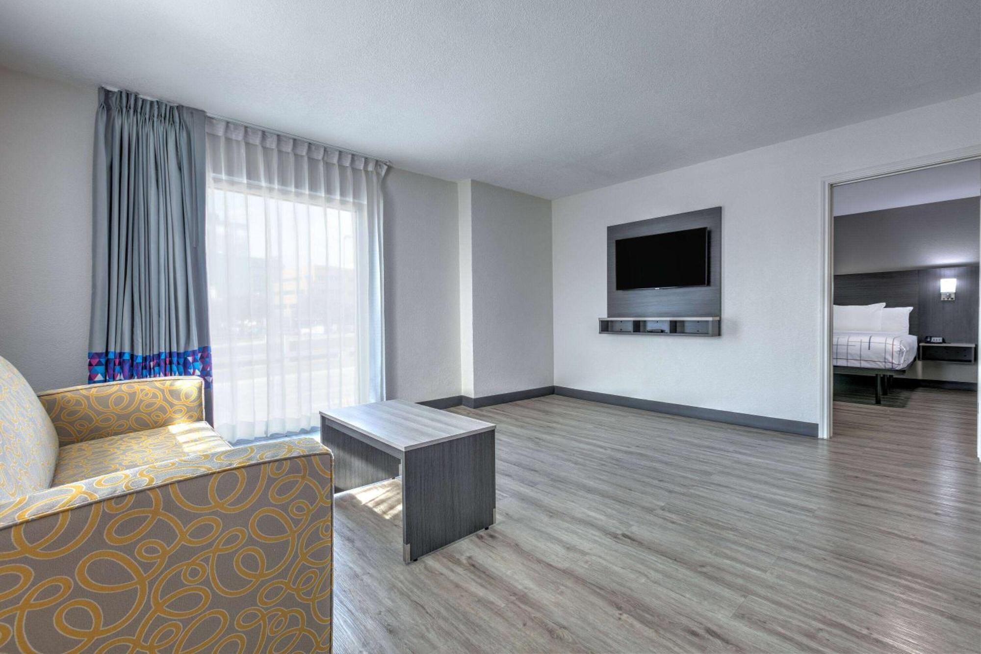 La Quinta Inn By Wyndham Dallas Uptown Екстериор снимка