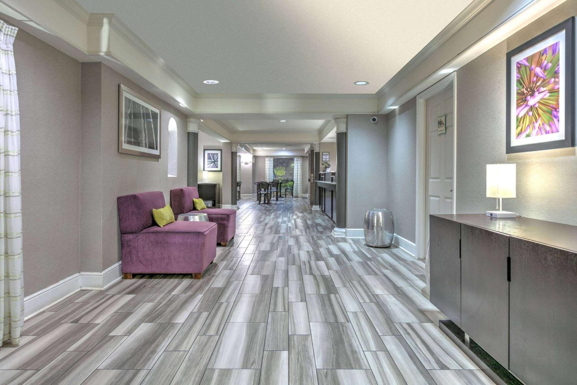 La Quinta Inn By Wyndham Dallas Uptown Екстериор снимка