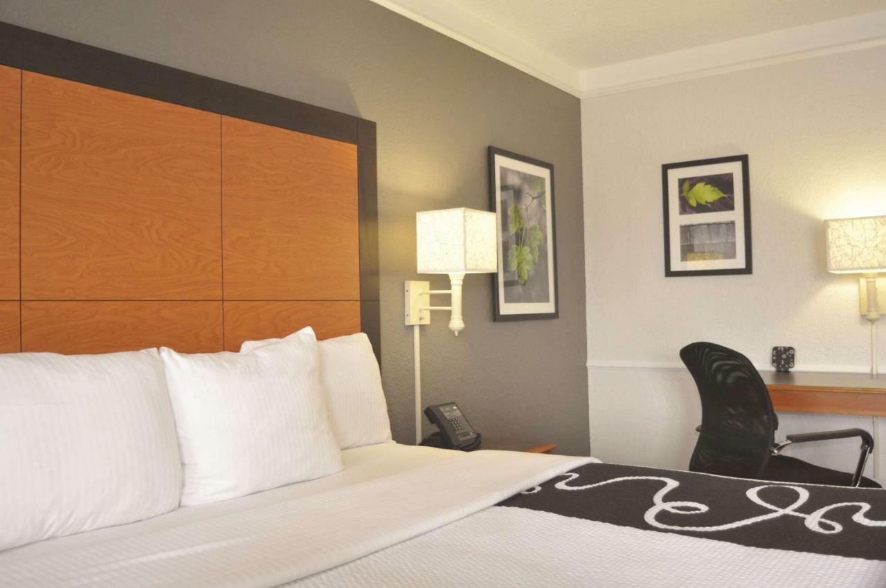 La Quinta Inn By Wyndham Dallas Uptown Екстериор снимка