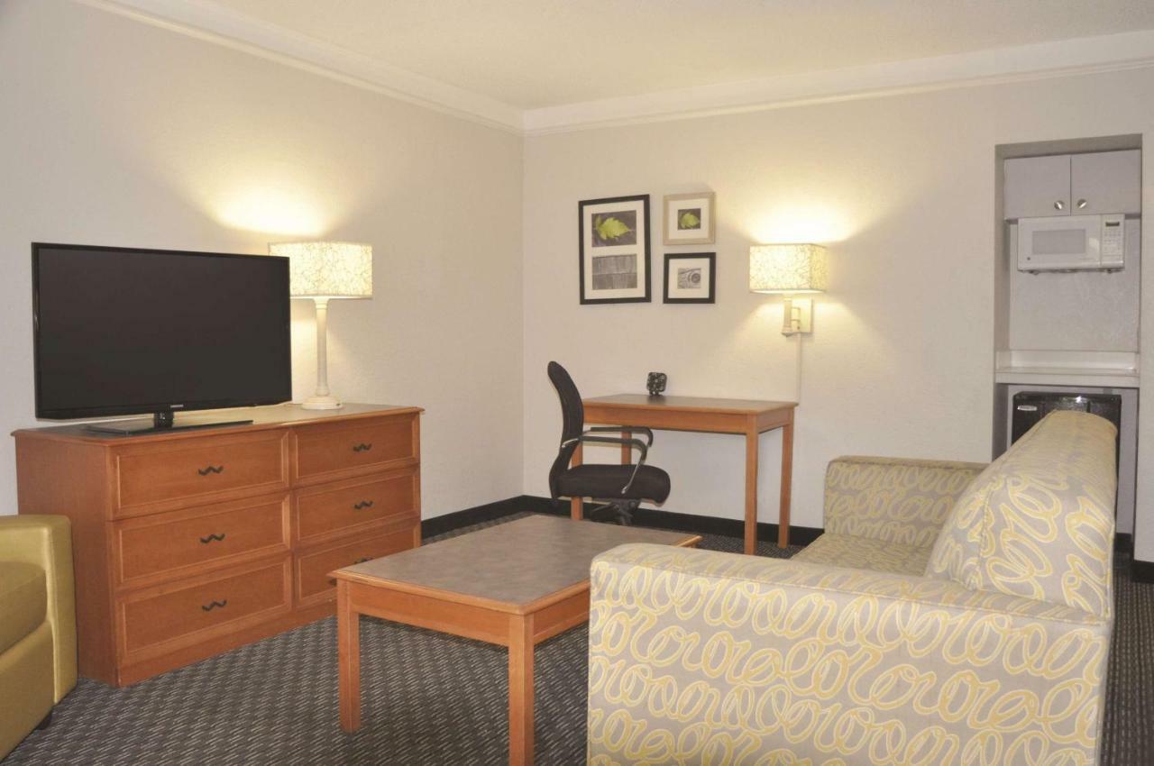 La Quinta Inn By Wyndham Dallas Uptown Екстериор снимка
