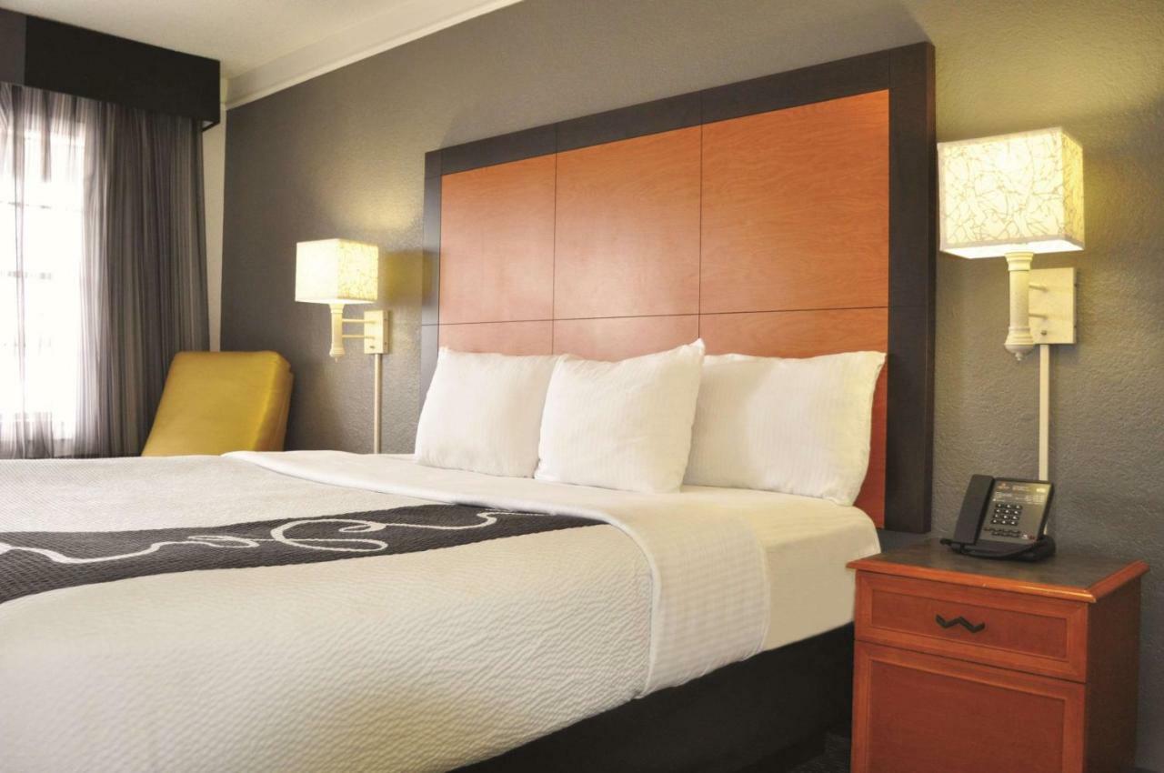 La Quinta Inn By Wyndham Dallas Uptown Екстериор снимка